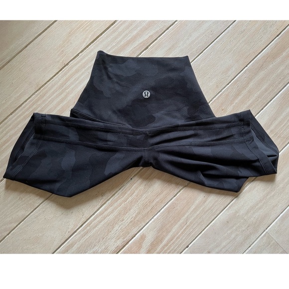 NWOT lululemon Wunder Train Hi-Rise Shorts 8” - Picture 8 of 12